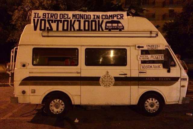 Giro del mondo su un vecchio camper: la scommessa di due 40enni baresi